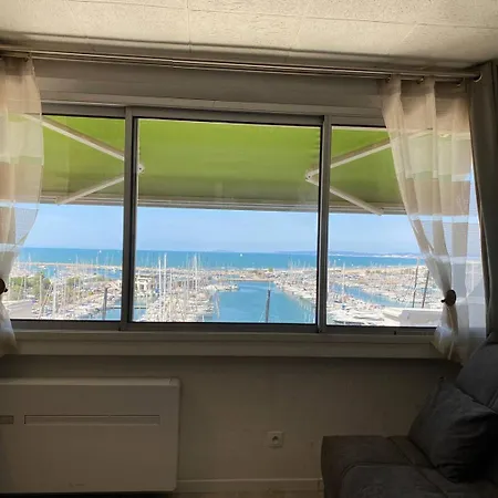 Vue Sur Le Port - Quai D 'honneur